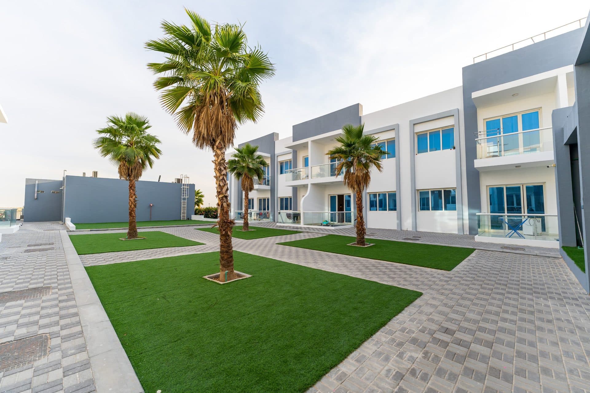 Dezire South Residences — Courtyard real