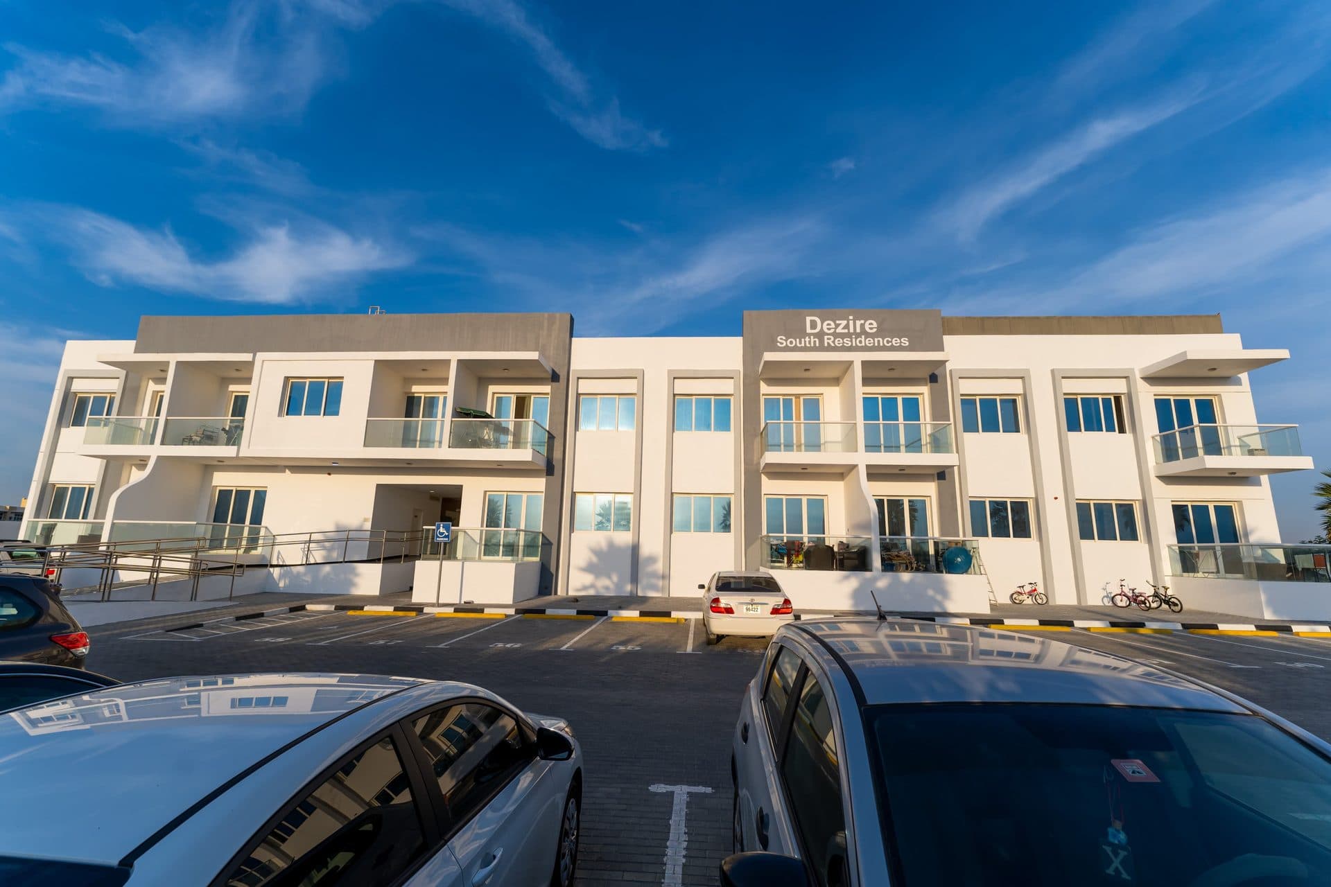 Dezire South Residences — Exterior real