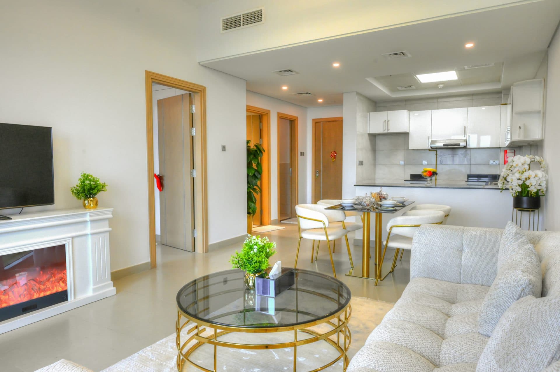 Dugasta Paradise — Living room real