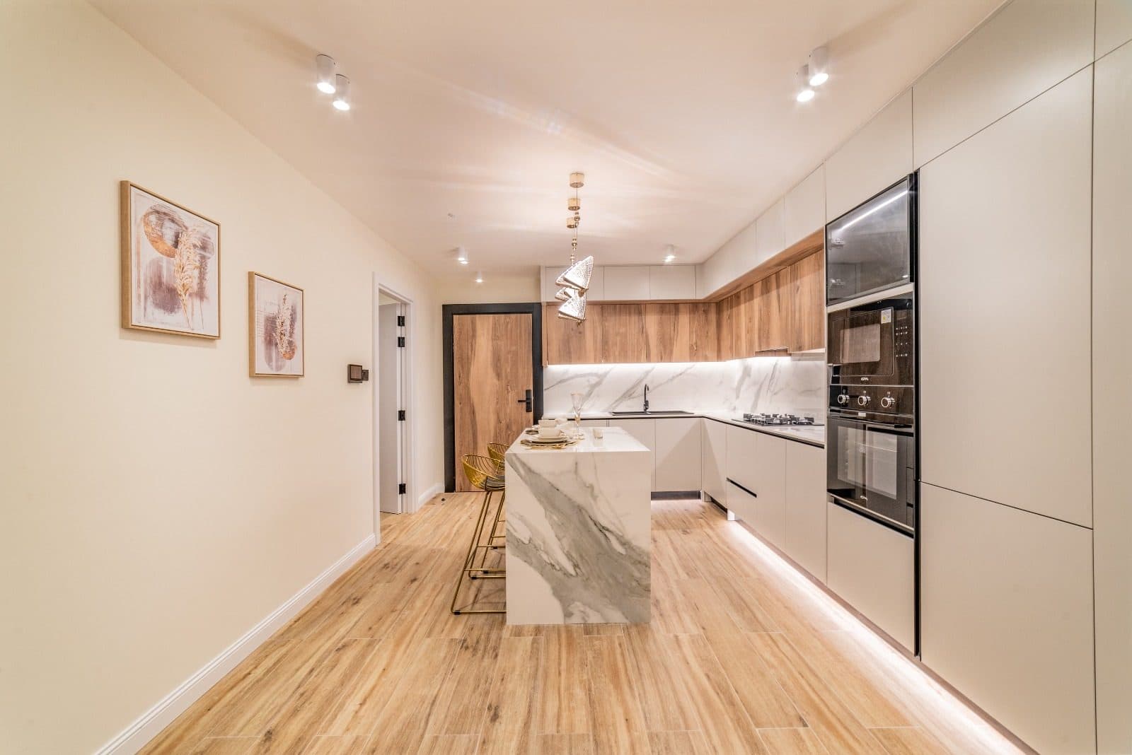 Lucky Royale Residence — Interior 1