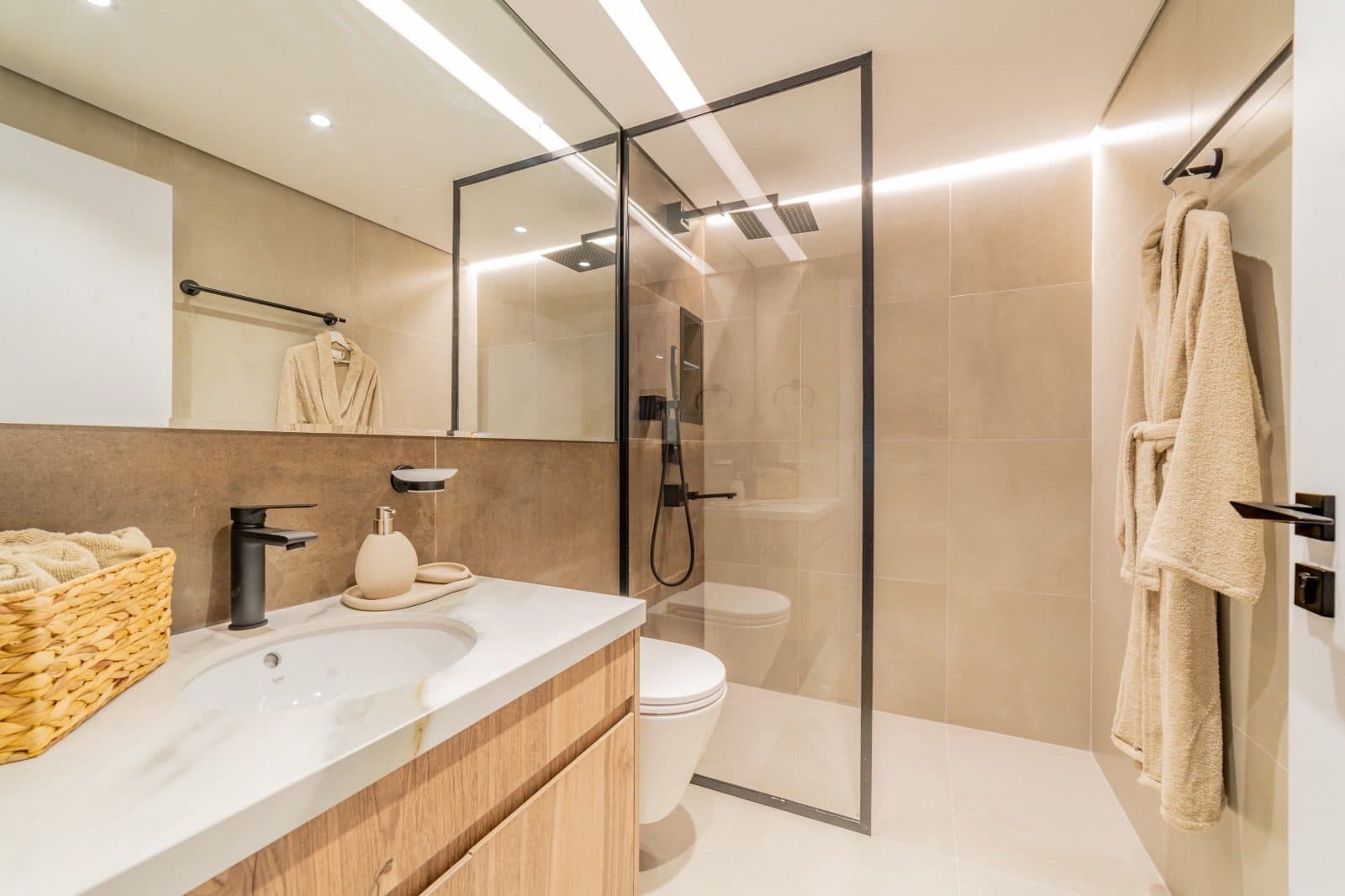 Lucky Royale Residence — Interior 3