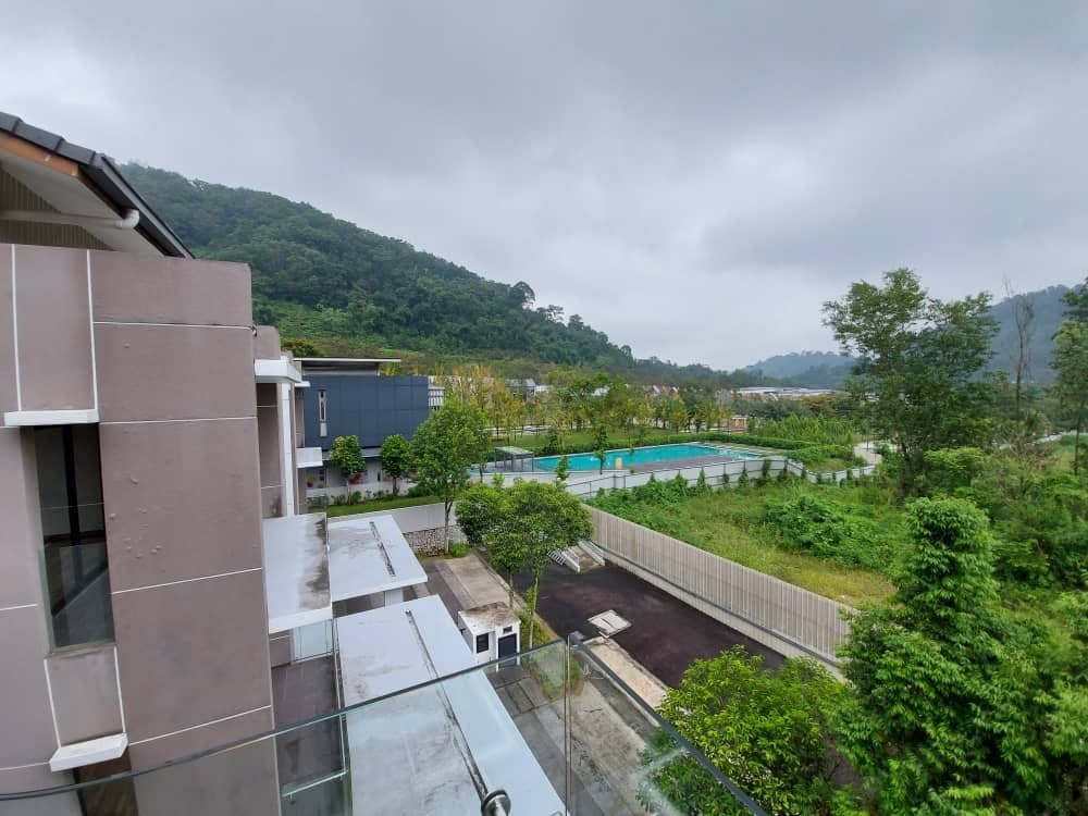 Sierra Hijauan — Clubhouse